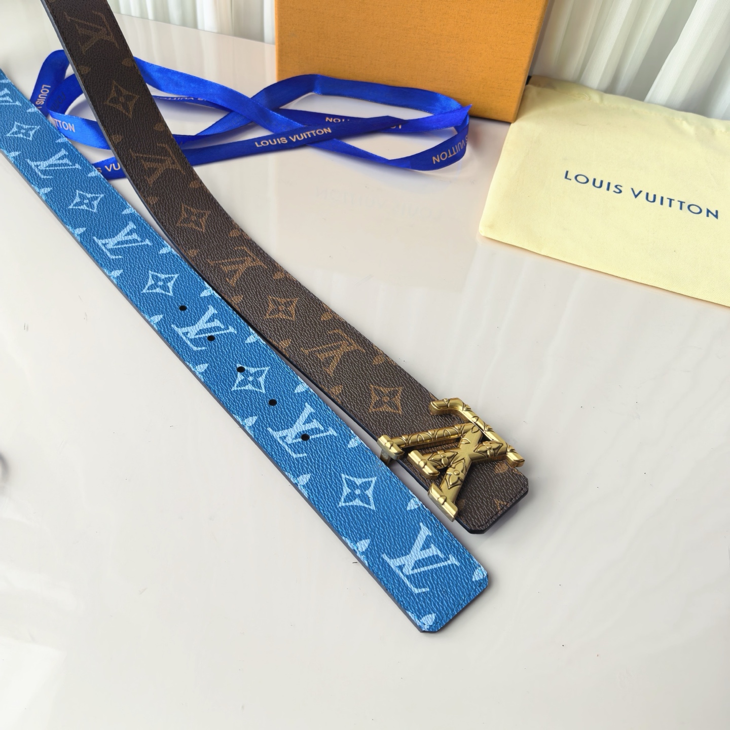 4.0宽，当季新款，双面进口帆布，印花🌸，搭配正版开模精品🍂扣头，做工精细，官网同步，实物实拍，双面帆布