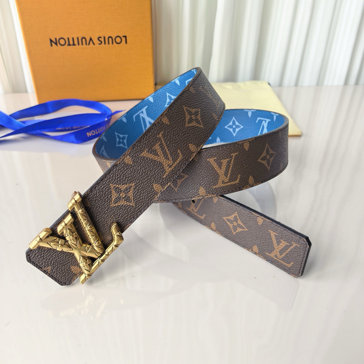 4.0宽，当季新款，双面进口帆布，印花🌸，搭配正版开模精品🍂扣头，做工精细，官网同步，实物实拍，双面帆布