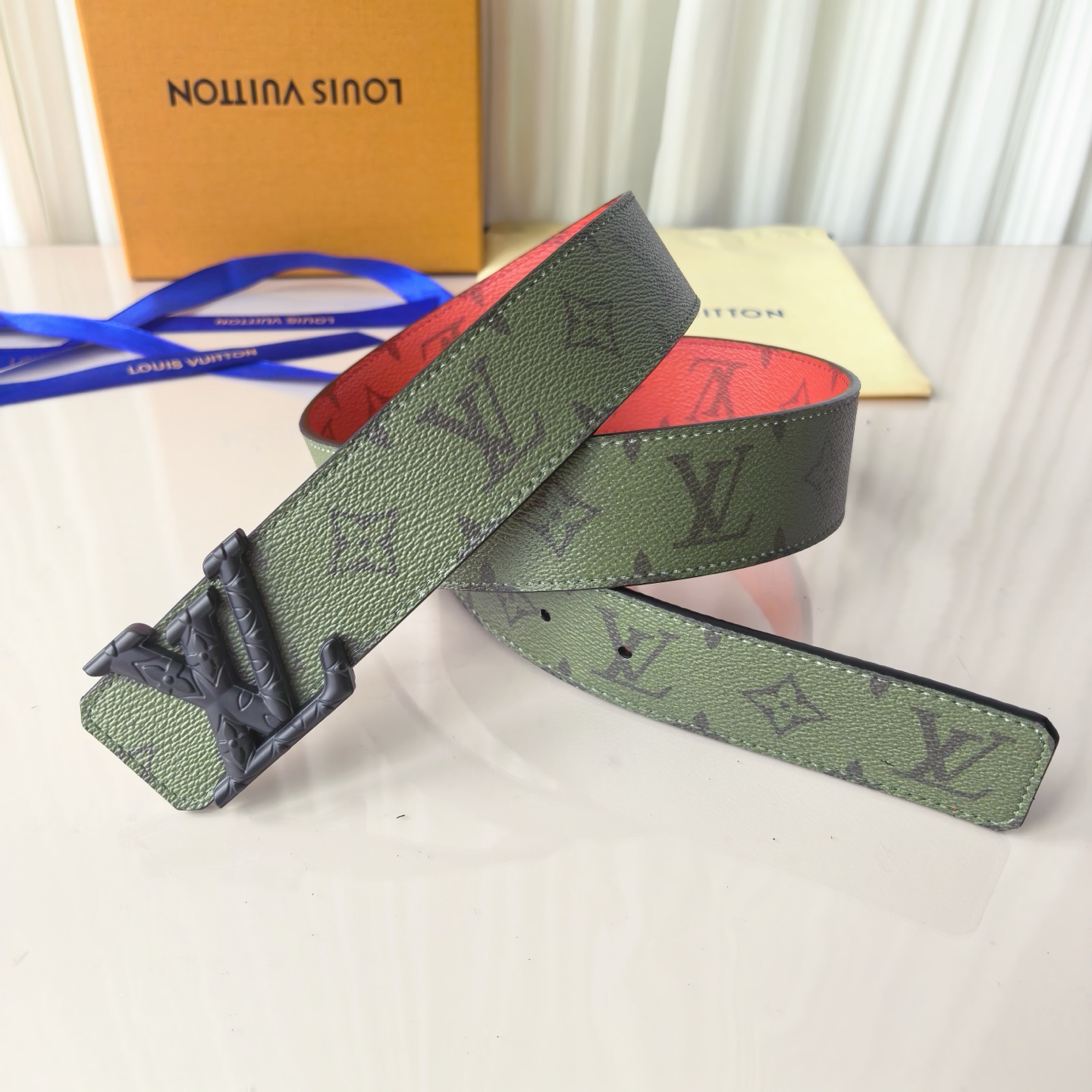 4.0宽，当季新款，双面进口帆布，印花🌸，搭配正版开模精品🍂扣头，做工精细，官网同步，实物实拍，双面帆布