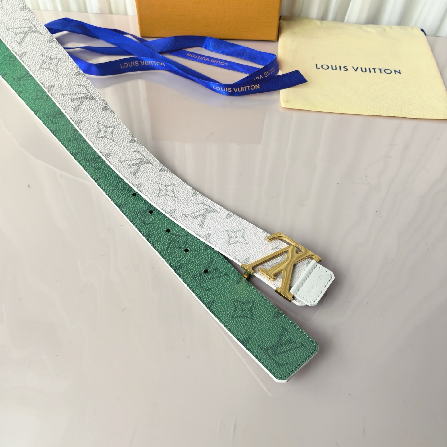 4.0宽，当季新款，双面进口帆布，印花🌸，搭配正版开模精品🍂扣头，做工精细，官网同步，实物实拍，双面帆布