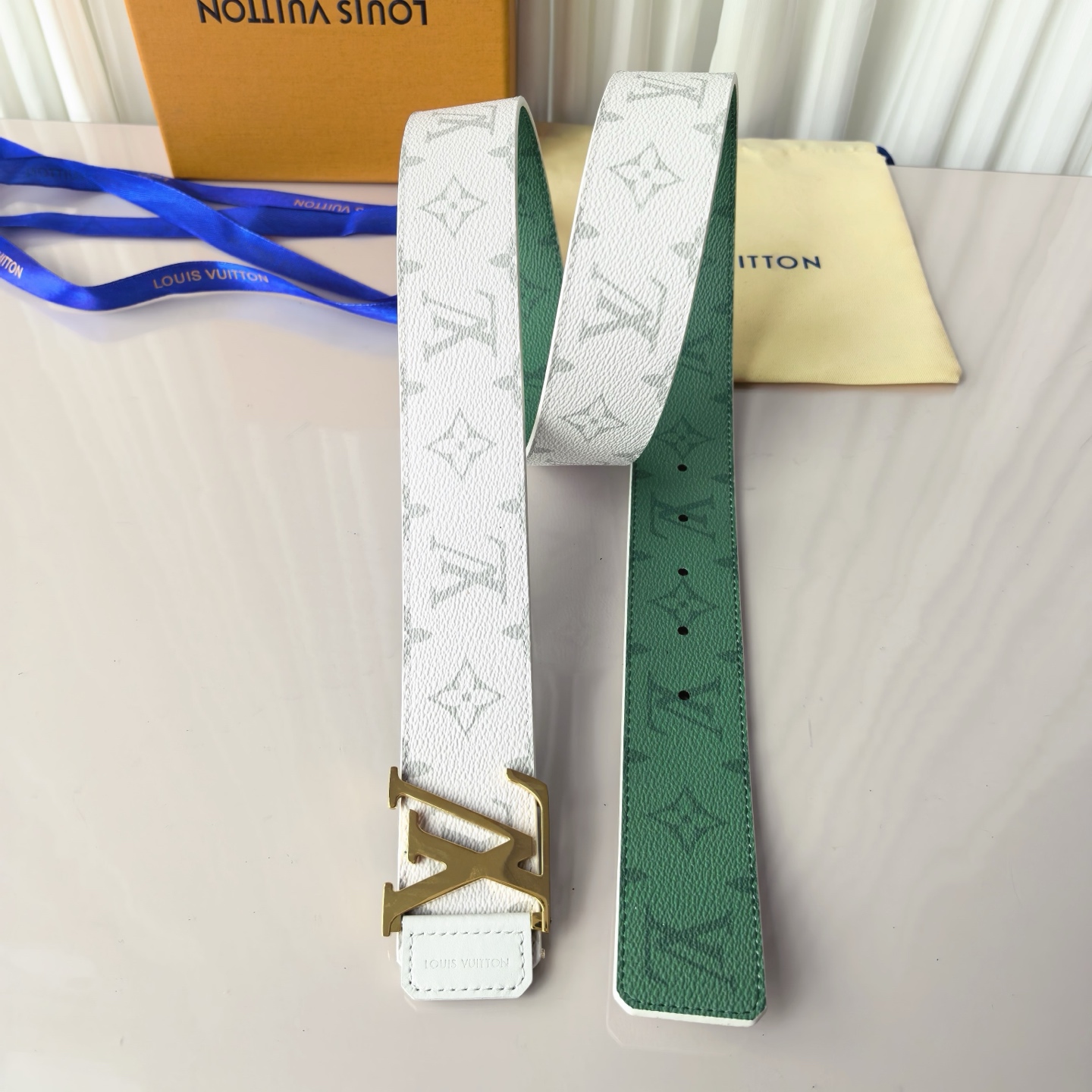 4.0宽，当季新款，双面进口帆布，印花🌸，搭配正版开模精品🍂扣头，做工精细，官网同步，实物实拍，双面帆布