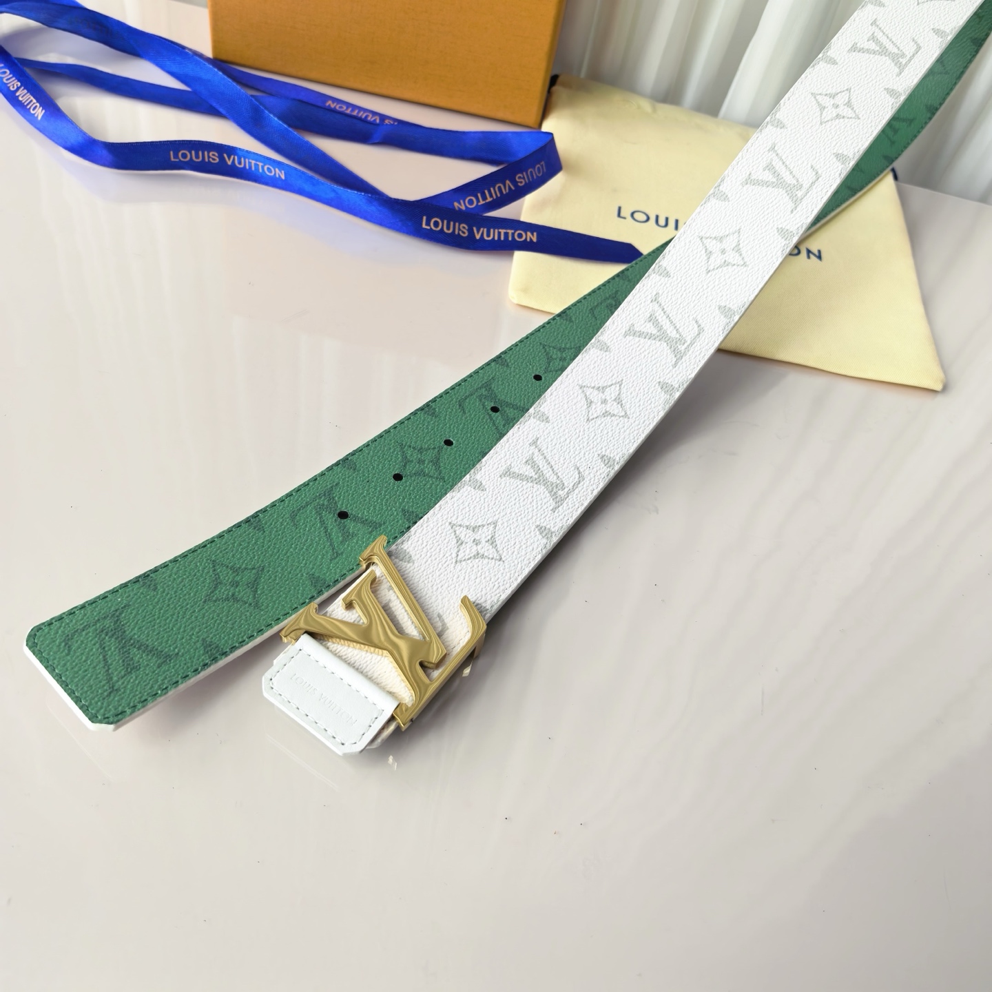 4.0宽，当季新款，双面进口帆布，印花🌸，搭配正版开模精品🍂扣头，做工精细，官网同步，实物实拍，双面帆布