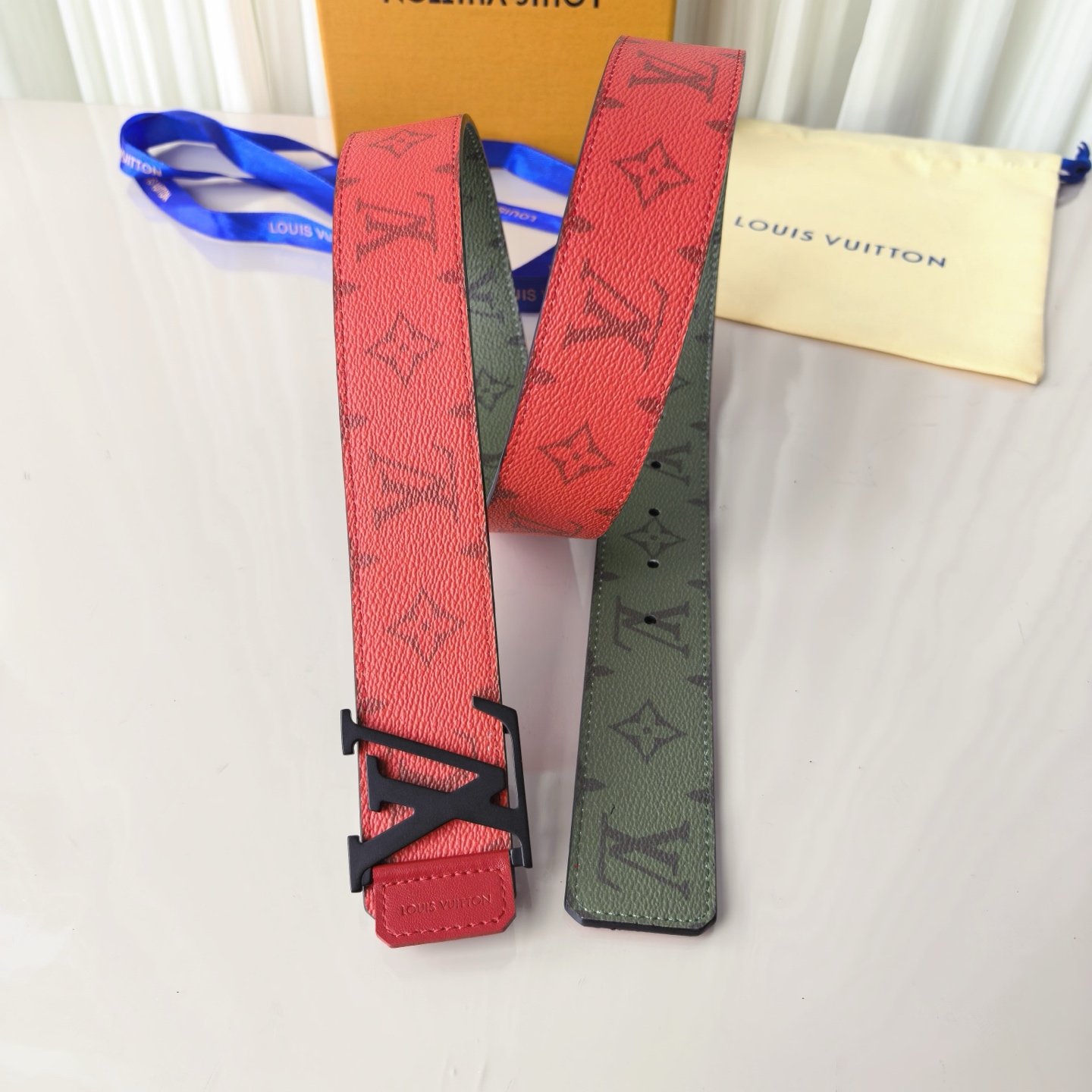 4.0宽，当季新款，双面进口帆布，印花🌸，搭配正版开模精品🍂扣头，做工精细，官网同步，实物实拍，双面帆布
