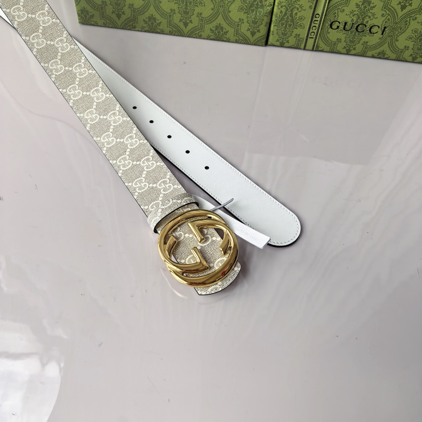 4.0cm双面皮带，老花帆布满印经典扣‘多色皮革翻面随心换。金银互扣扣头，一眼辨识意式风范，礼盒缎带精装
