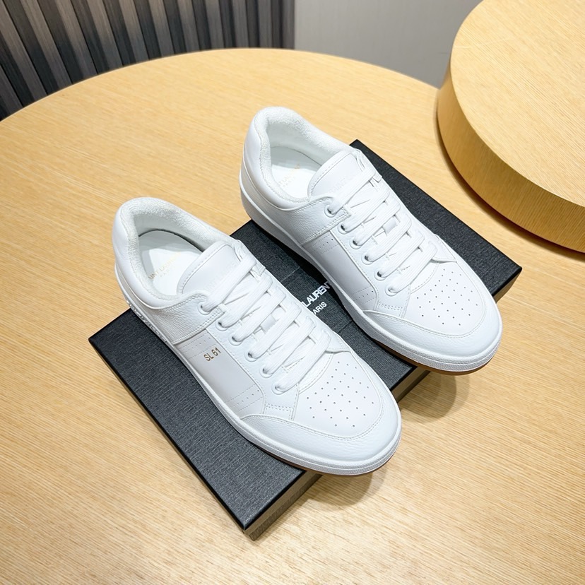 NO:355651,【SAINT LAURENT】Saint Laurent SL61 Spring and Summer latest hot casual series...Original purchase, fresh blood injected with casual retro design, super beautiful and versatile, the upper adopts cowhide punching splicing combination, side gold stamping logo, no midsole cover, memory footbed insole!  The foot feel is more comfortable and light, environmentally friendly, non-slip rubber two-color outsole, and full-sole perimeter car line further enhances the comfort and firmness of the entire pair of shoes and speaks perfectly with details!  The feet are super soft, lightweight, comfortable to match with sweatshirt Fabric: grained silk cowhide oil edge process gold stamping punching process Inner: Original custom terry cloth Foot pad: Original opening mold inner height increase foot pad Large sole: Open mold side embossing LOGO two-color bottom Packaging: Original full set of packaging Code: 37-45 (37 custom made without return and exchange) Color: Synchronous update of the official website, saint laurent, saint laurent, hoodie, sweatshirts, cowhide19860909【SAINT LAURENT】圣罗兰 SL61春夏最新爆款休闲系列…原版购入 ,新鲜血液注入加休闲复古的设计,超好看百搭,鞋面采用牛皮冲孔拼接组合,侧面烫金标识性logo,无中底套楦做法、加记忆脚床鞋垫！脚感更加无比舒适轻便 、环保防滑橡胶双色大底、大底周圈车真线 更加增强了整双鞋子的舒适度 牢固度 完美用细节说话 ！ 脚超级柔软 ,轻便,舒适搭配卫衣 面料:粒面丝绸牛皮油边工艺烫金冲孔工艺 内里:原版定制毛巾布 垫脚:原版开模内增高垫脚 大底:开模侧边浮雕LOGO双色底 包装:原版全套包装 码数:37-45（37定做不退换） 颜色:官网同步更新,,saint laurent,saint laurent,hoodie,sweatshirts,cowhide,Men's shoes