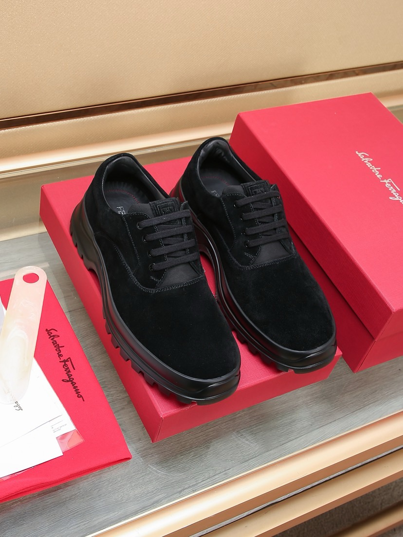 NO:557829,Factory 'Ferragamo' is the latest high-end top brand luxury ~ purchasing agency, top quality ~. The new fashionable business men's shoes are made of original first-layer suede cowhide leather lining and fine workmanship. The original style is stylish and soft, wear-resistant and non-slip outsole, light and comfortable on the foot, the real thing looks better when photographed in person, code number 38--44 (45, 46 can be customized), ferragamo, cowhide19860909工厂《 Ferragamo 》最新高端顶端品牌奢侈～代购,顶级～质量.新時尚商务男鞋鞋面選用原版头层翻毛牛皮牛皮内里,精细做工.原版个性时尚柔软组合耐磨防滑大底,上脚轻巧舒适,实物拍摄實物更好看,码数38--44码(45、46可订做),,ferragamo,cowhide,Men's shoes