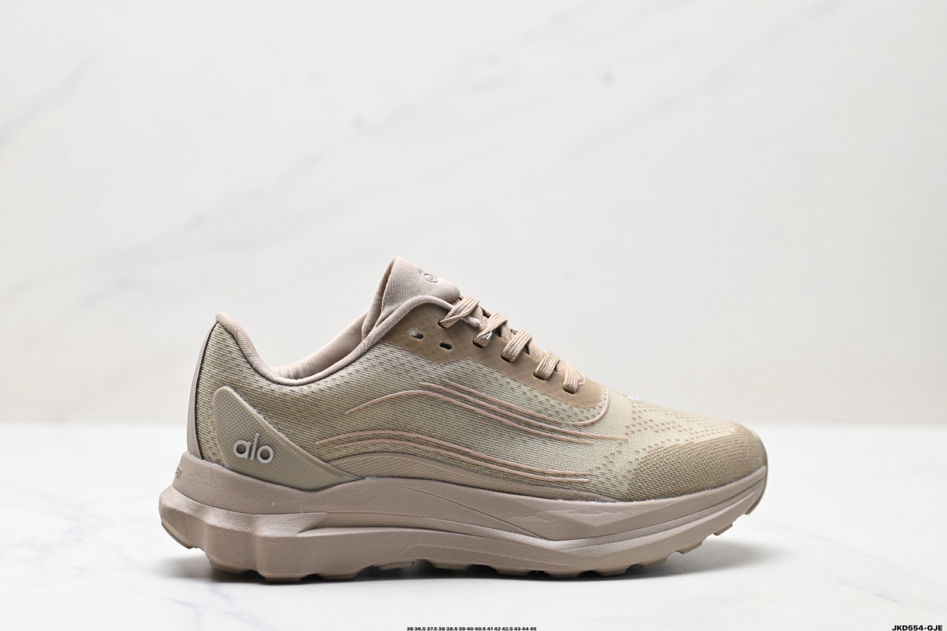 NO:745695,Actual price. Available at the stall. Alo 25ss new summer style. Thick-soled casual RUNNER sports running shoes. Couple style. Super versatile on the feet. Super comfortable. Thick-soled model but not heavy on the feet at all. Thick-soled is comfortable and very light. Put on socks to match and look better!  The same style is recommended by celebrities~Super suitable for little girls~The overall shoe is also a classic color matching design with delicate leather texture on the upper. The upper material is original molding technology mesh. The outsole is IP foam super clear material/backsheet rubber is anti-slip. Size 36-45,19860909实价 档口现货 alo 25ss夏季新款 厚底休闲 RUNNER 运动跑步鞋 情侣款 上脚超级百搭 超级舒适.厚底款但是上脚一点都不沉重 厚底舒适非常轻便 套上袜套搭配更好看 上脚增高显腿细！ 明星同款推荐～超级适合小个子女生～鞋子整体也是经典的拼色撞色设计搭配鞋面细腻的真皮纹路肌理感 鞋面材质原版开模工艺网面 大底IP发泡超清料/底片橡胶防滑 尺码36-45,,Men's shoes