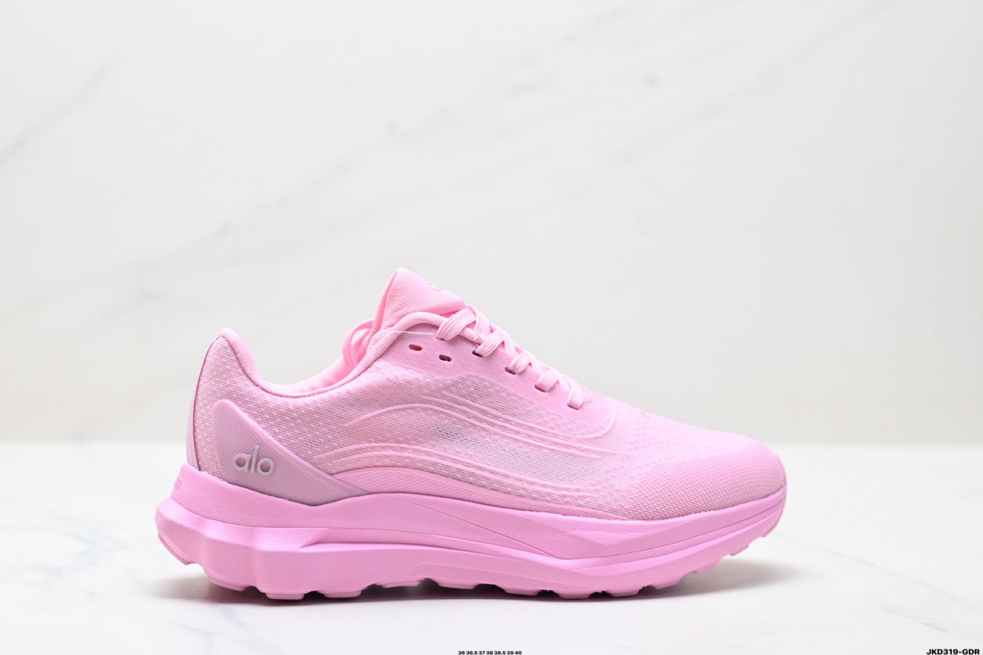 NO:745700,Actual price. Available at the stall. Alo 25ss new summer style. Thick-soled casual RUNNER sports running shoes. Couple style. Super versatile on the feet. Super comfortable. Thick-soled model but not heavy on the feet at all. Thick-soled is comfortable and very light. Put on socks to match and look better!  The same style is recommended by celebrities~Super suitable for little girls~The overall shoe is also a classic color matching design with a delicate leather texture on the upper. The upper material is original molding technology mesh. The outsole is IP foam super clear material/backsheet rubber is anti-slip. Size 36-40,19860909实价 档口现货 alo 25ss夏季新款 厚底休闲 RUNNER 运动跑步鞋 情侣款 上脚超级百搭 超级舒适.厚底款但是上脚一点都不沉重 厚底舒适非常轻便 套上袜套搭配更好看 上脚增高显腿细！ 明星同款推荐～超级适合小个子女生～鞋子整体也是经典的拼色撞色设计搭配鞋面细腻的真皮纹路肌理感 鞋面材质原版开模工艺网面 大底IP发泡超清料/底片橡胶防滑 尺码36-40,,Men's shoes