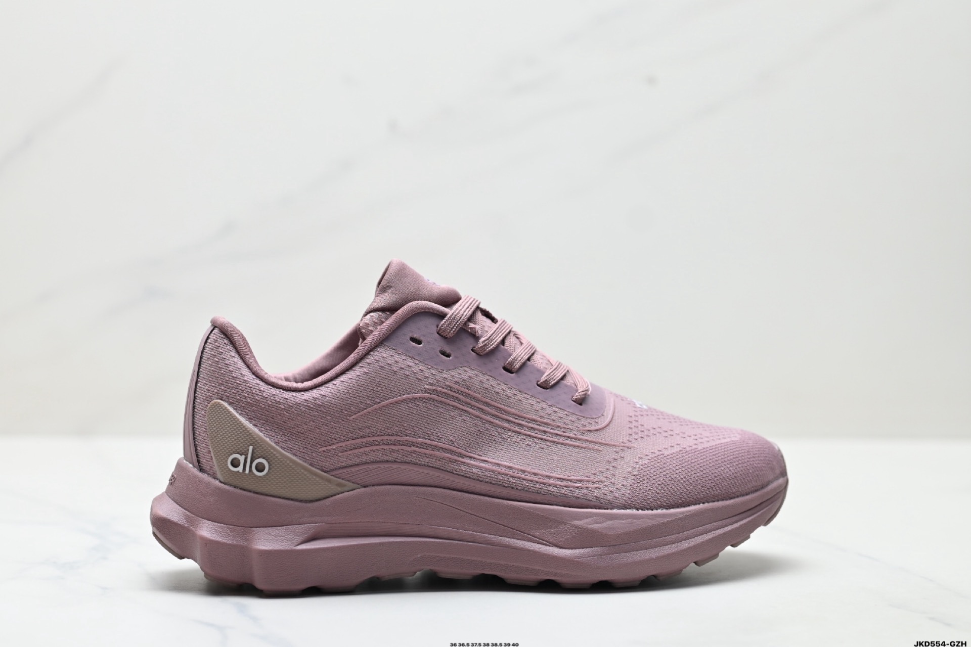 NO:745710,Actual price. Available at the stall. Alo 25ss new summer style. Thick-soled casual RUNNER sports running shoes. Couple style. Super versatile on the feet. Super comfortable. Thick-soled model but not heavy on the feet at all. Thick-soled is comfortable and very light. Put on socks to match and look better!  The same style is recommended by celebrities~Super suitable for little girls~The overall shoe is also a classic color matching design with a delicate leather texture on the upper. The upper material is original molding technology mesh. The outsole is IP foam super clear material/backsheet rubber is anti-slip. Size 36-40,19860909实价 档口现货 alo 25ss夏季新款 厚底休闲 RUNNER 运动跑步鞋 情侣款 上脚超级百搭 超级舒适.厚底款但是上脚一点都不沉重 厚底舒适非常轻便 套上袜套搭配更好看 上脚增高显腿细！ 明星同款推荐～超级适合小个子女生～鞋子整体也是经典的拼色撞色设计搭配鞋面细腻的真皮纹路肌理感 鞋面材质原版开模工艺网面 大底IP发泡超清料/底片橡胶防滑 尺码36-40,,Men's shoes