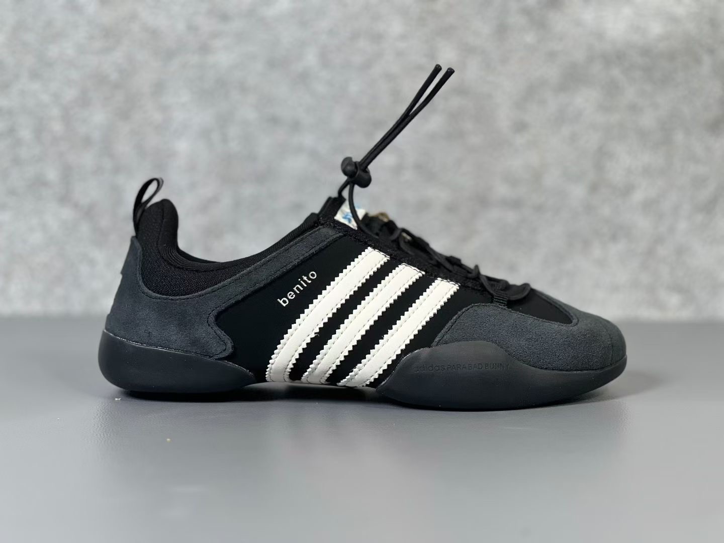 NO:778488,Real price New product recommendation Bunny x adidas Ballerina Comfortable and versatile, non-slip and wear-resistant, low-cut lifestyle shoes, same style for men and women. Item No. JQ9230 Size 35 36 36.5 37 38 38.5 39 40 40.5 41 42 42.5 43 44 45,, adidas19860909实价 新品推荐 Bunny x adidas Ballerina 舒适百搭 防滑耐磨 低帮 生活休闲鞋 男女同款 货号JQ9230 尺码35 36 36.5 37 38 38.5 39 40 40.5 41 42 42.5 43 44 45,,adidas,Men's shoes
