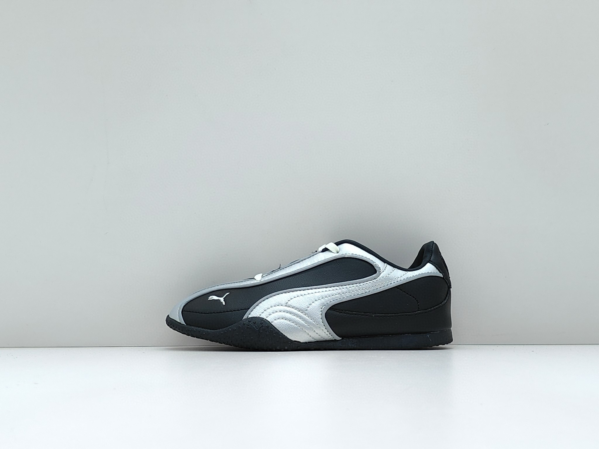 NO:532611,Real price New PUMA Bella V2 Leather Comfortable low top Life and leisure training thin sole shoes Size 35.5 36 37 37.5 38 38.5 39 40 40.5 41 42 42.5 43 44 45,19860909实价 新品PUMA Bella V2 Leather彪马 舒适低帮 生活休闲德训薄底鞋 尺码 35.5 36 37 37.5 38 38.5 39 40 40.5 41 42 42.5 43 44 45,,Men's shoes