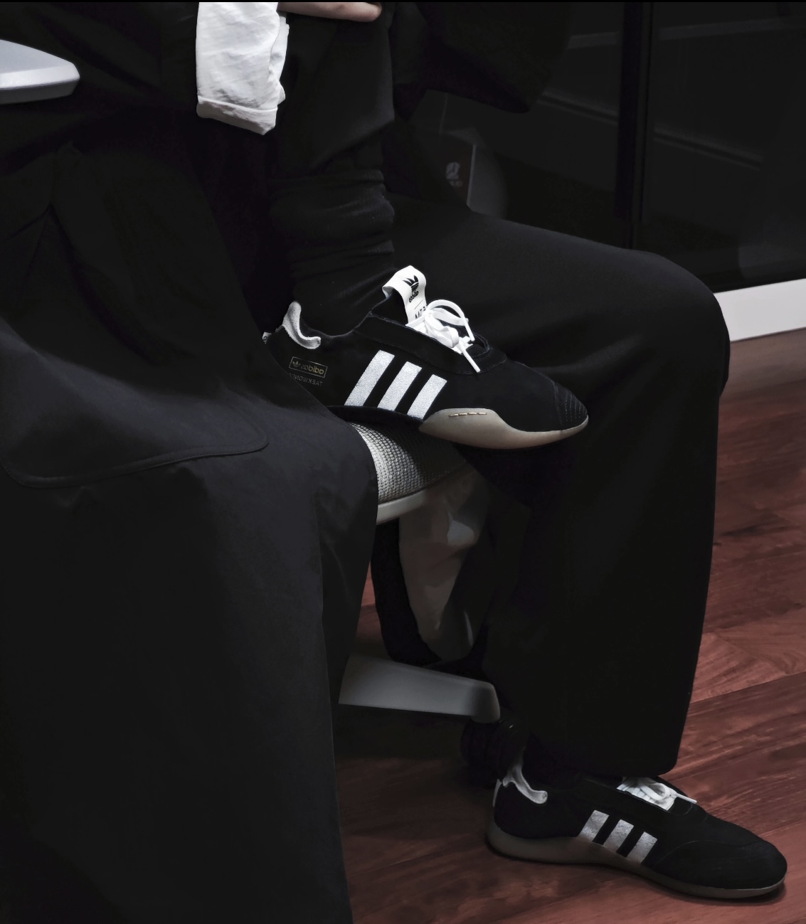 秋冬新品 阿迪SONG FOR THE MUTE x adidas Taekwondo MEI 联名三色独家出货 成型高难度款 翻毛皮材质做旧 货号:HP3526 真标含半码 ️