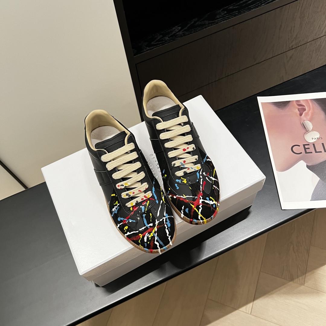 NO:678964,Margiela's classic moral training shoes for men and women. Margiela's most comfortable moral training shoes ~ full of retro feel ~ can be worn casually and very high-end ~ very light on the feet ~ super comfortable and breathable ~ the most important thing is not tiring the feet ~ not grinding the feet ~ daily travel ~ wear whatever you like without choosing any occasion ~ super durable and textured ~ very ok for commuting and shopping. Upper cowhide suede, lining imported lambskin, soft, sweat-absorbent, breathable and comfortable  Original open mold rubber wear-resistant beef tendon sole, women's model 34/40 (34.40 customized, non-refundable and non-exchangeable), men's model 39/46 (39.45.46 customized, non-refundable and non-exchangeable), casual shoes/sports shoes, masion margiela, sneakers, cowhide, sheepskin, chamois leather19860909马吉拉男女情侣款经典德训鞋 马吉拉最最舒服的德训鞋～复古感满满～随便穿搭就可以很高级～上脚非常轻便～超级舒服透气～最重要不累脚~不磨脚～日常出行～不挑任何场合喜欢怎么穿就怎么穿～超级耐看～有质感～通勤逛街都非常ok 鞋面牛皮麂皮 内里进口小羊皮 柔软吸汗透气舒适 鞋底原版开模橡胶耐磨牛筋底 女款34/40（34.40定做不退不换） 男款39/46（39.45.46定做不退不换）,休闲鞋/运动鞋,masion margiela,sneakers,cowhide,sheepskin,chamois leather,Women's Shoes