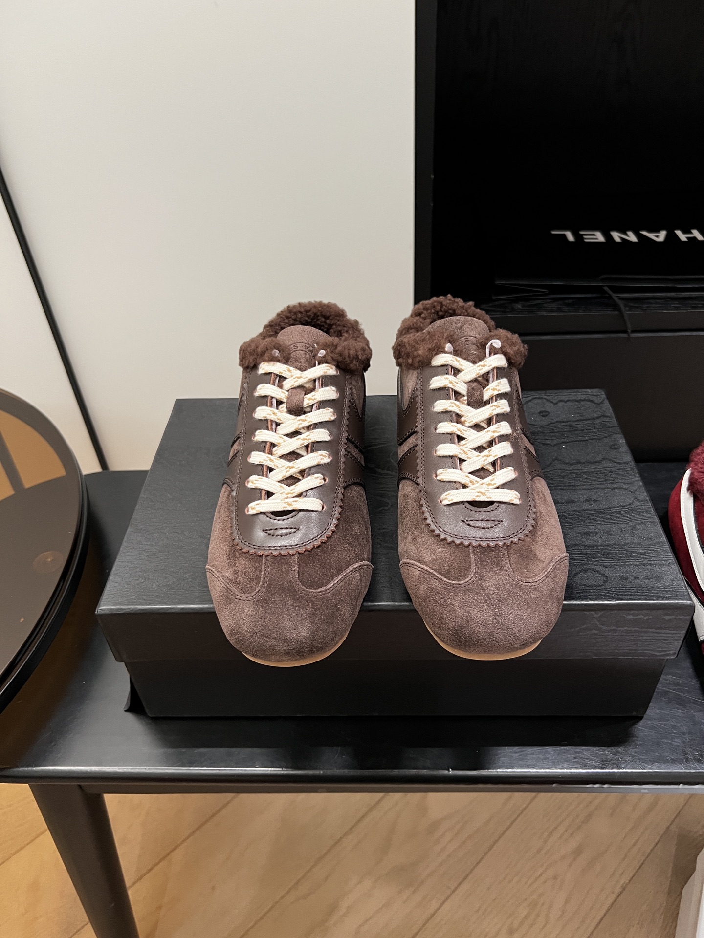 NO:678973,Cute and fluffy DRIES VAN NOTEN. The moral training shoes released this year are so popular. I fell in love with the retro moral training shoes at first sight | Pick DVN focuses on a soft comfort. A new niche moral training shoe that has exploded in the fashion circle - worn on the feet in spring and summer. Retro moral training shoes DVN avocado green. The moral training shoes that can be worn all the time are retro, versatile, breathable and comfortable. The upper is made of unlined suede leather and nappa leather, and the foot feels comfortable.  Is it comfortable or stuffy? The thin sole is soft, waxy and light. Retro design from the 1970s, with vibrant colors. The perfect fusion of retro and fashion!  Allows you to easily switch between various styles!  The soles are wear-resistant raw rubber soles. Size 35/40 (40 is custom-made and cannot be returned or exchanged), casual shoes/sports shoes, sneakers19860909可可爱爱毛绒绒 DRIES VAN NOTEN 今年出的 德训鞋太火了 一见钟情的复古德训鞋|Pick DVN主打一个软舒适度极好. 刷爆时尚圈的新品小众德训鞋 ——把春夏穿在了脚上复古德训鞋 DVN牛油果 绿 可以一直穿的德训鞋复古百搭透气舒适 采用无内衬的绒面皮于纳帕皮拼接鞋面,脚感舒 适不闷脚 轻薄的鞋底软糯轻盈 来自70年代的复古设计,搭配极具生命力的颜色. 复古与时尚的完美融合！让你轻松切换各种风格！鞋底耐磨生胶鞋底. 码数35/40（40定做不退不换）,休闲鞋/运动鞋,sneakers,Women's Shoes