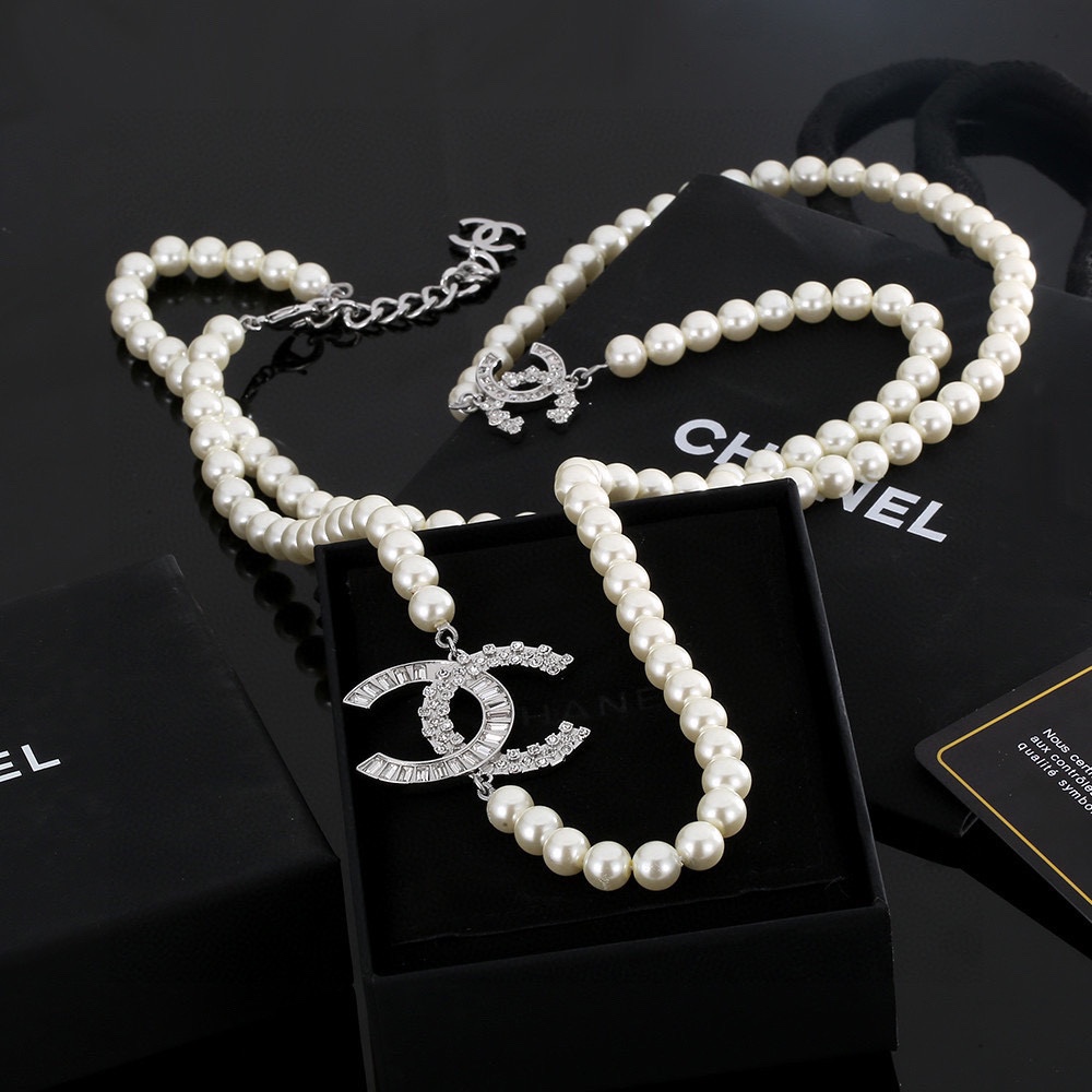 新款Chanel香奈儿一百周年纪念款珍珠项链锁骨链非常精致超级好看搭配任何衣服都是很耀眼的背面椭圆形lo