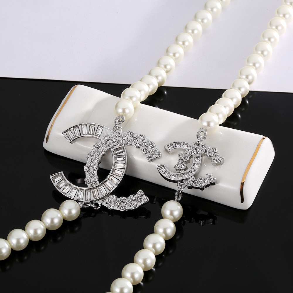 新款Chanel香奈儿一百周年纪念款珍珠项链锁骨链非常精致超级好看搭配任何衣服都是很耀眼的背面椭圆形lo