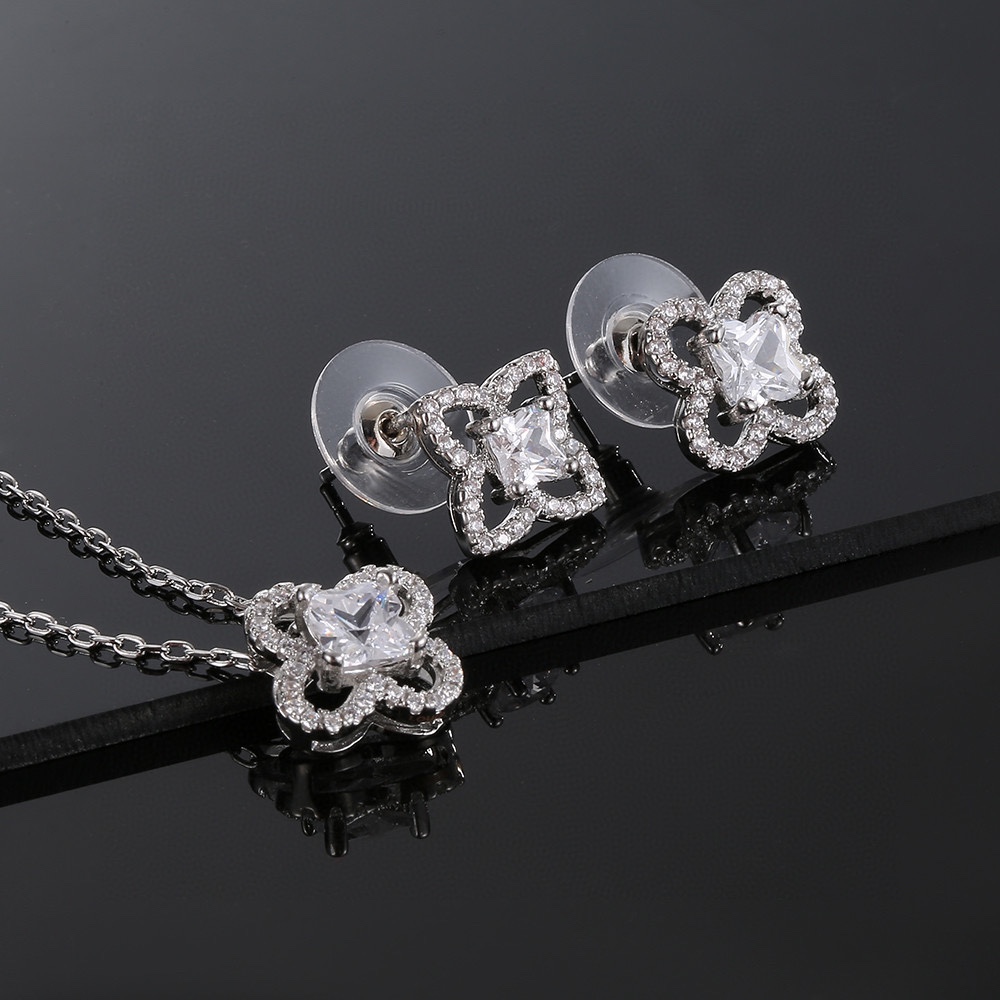 Louis Vuitton Jewelry Earring Necklaces & Pendants White Summer Collection Diamond