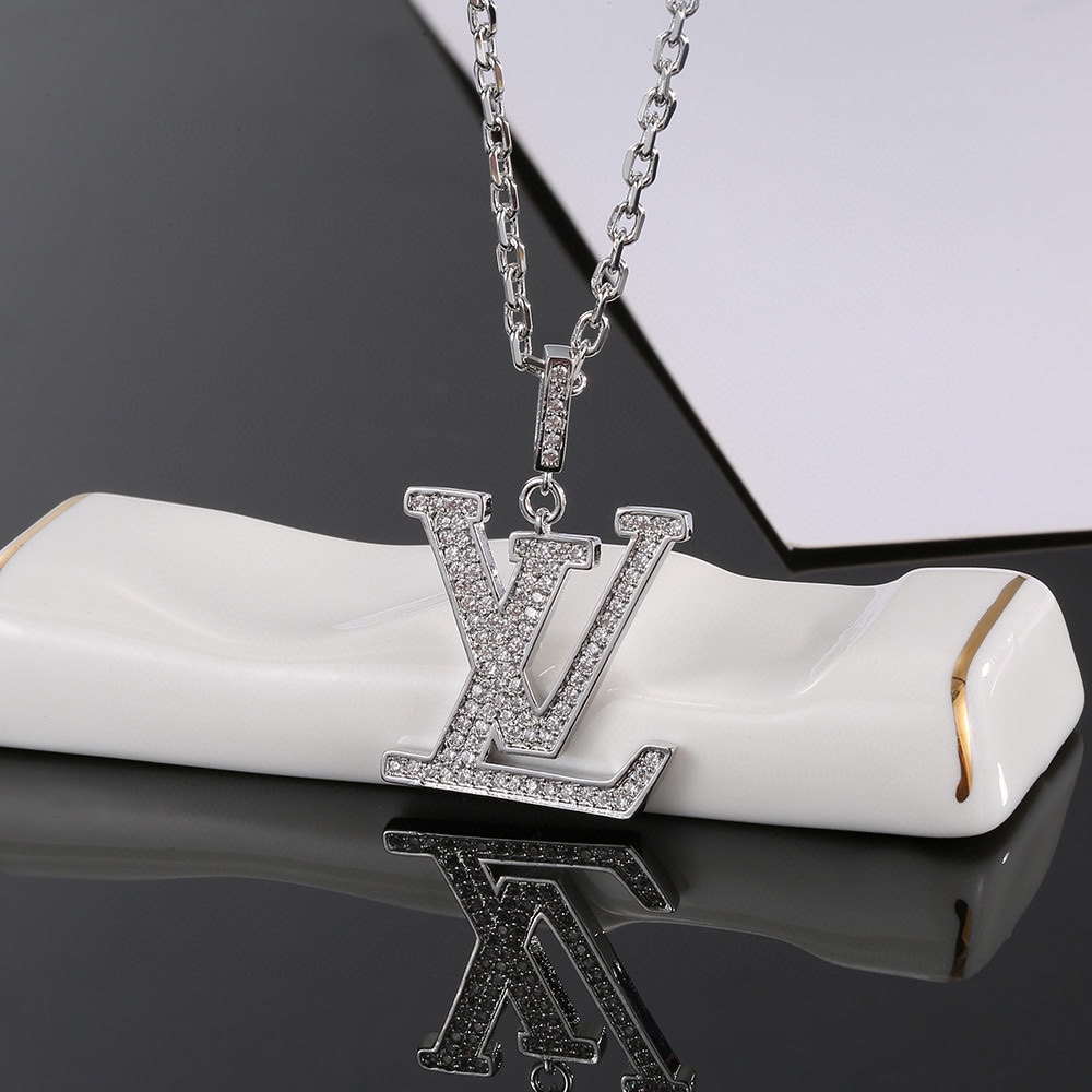 Louis Vuitton Jewelry Necklaces & Pendants Set With Diamonds Unisex Winter Collection