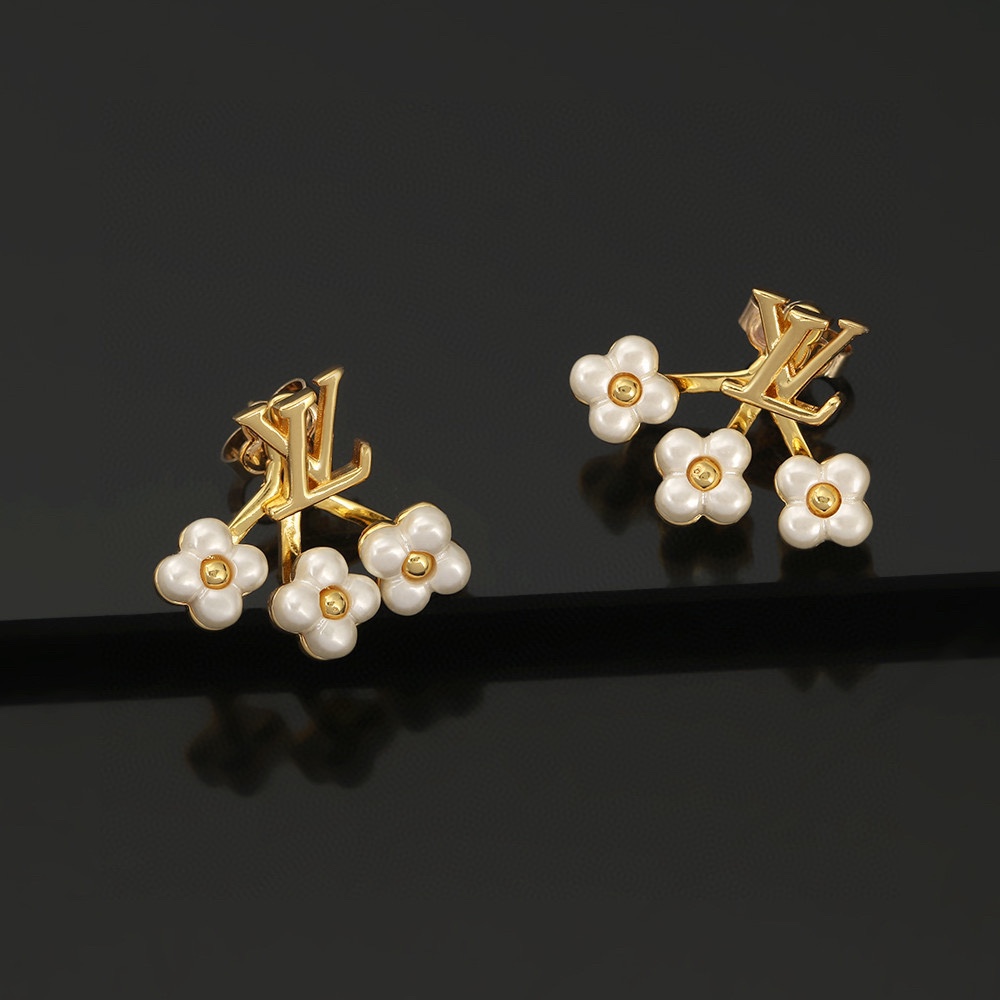 7 Star
 Louis Vuitton Jewelry Earring Polishing
