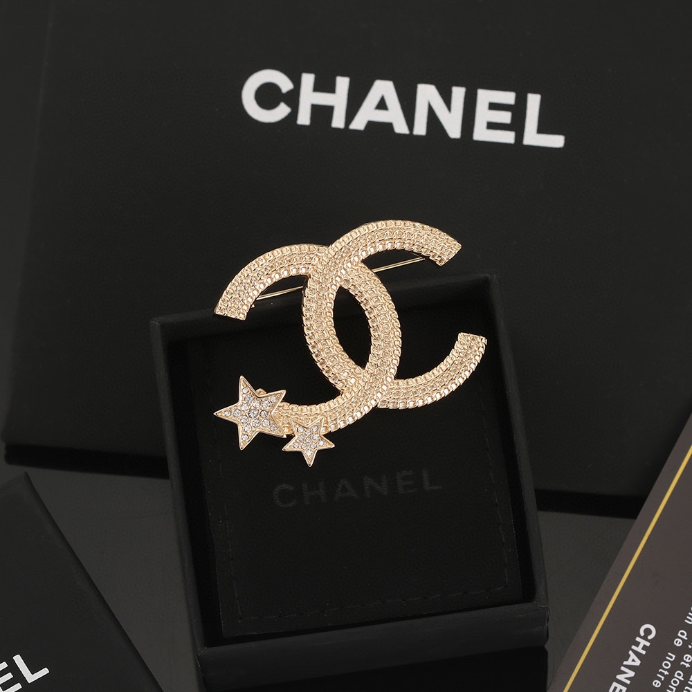 Chanel Flawless
 Jewelry Brooch Set With Diamonds