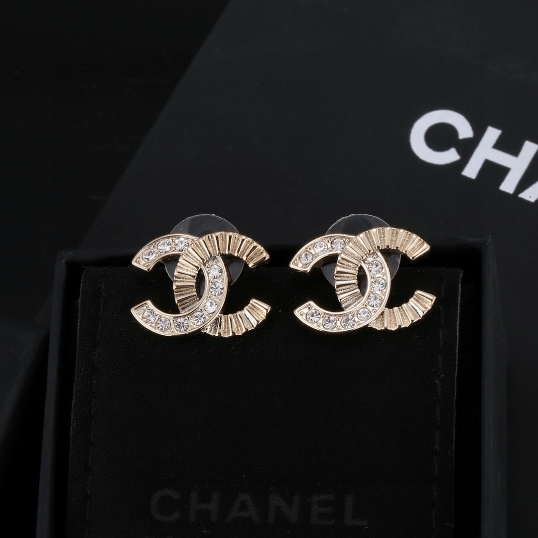 Chanel Jewelry Earring Set With Diamonds
