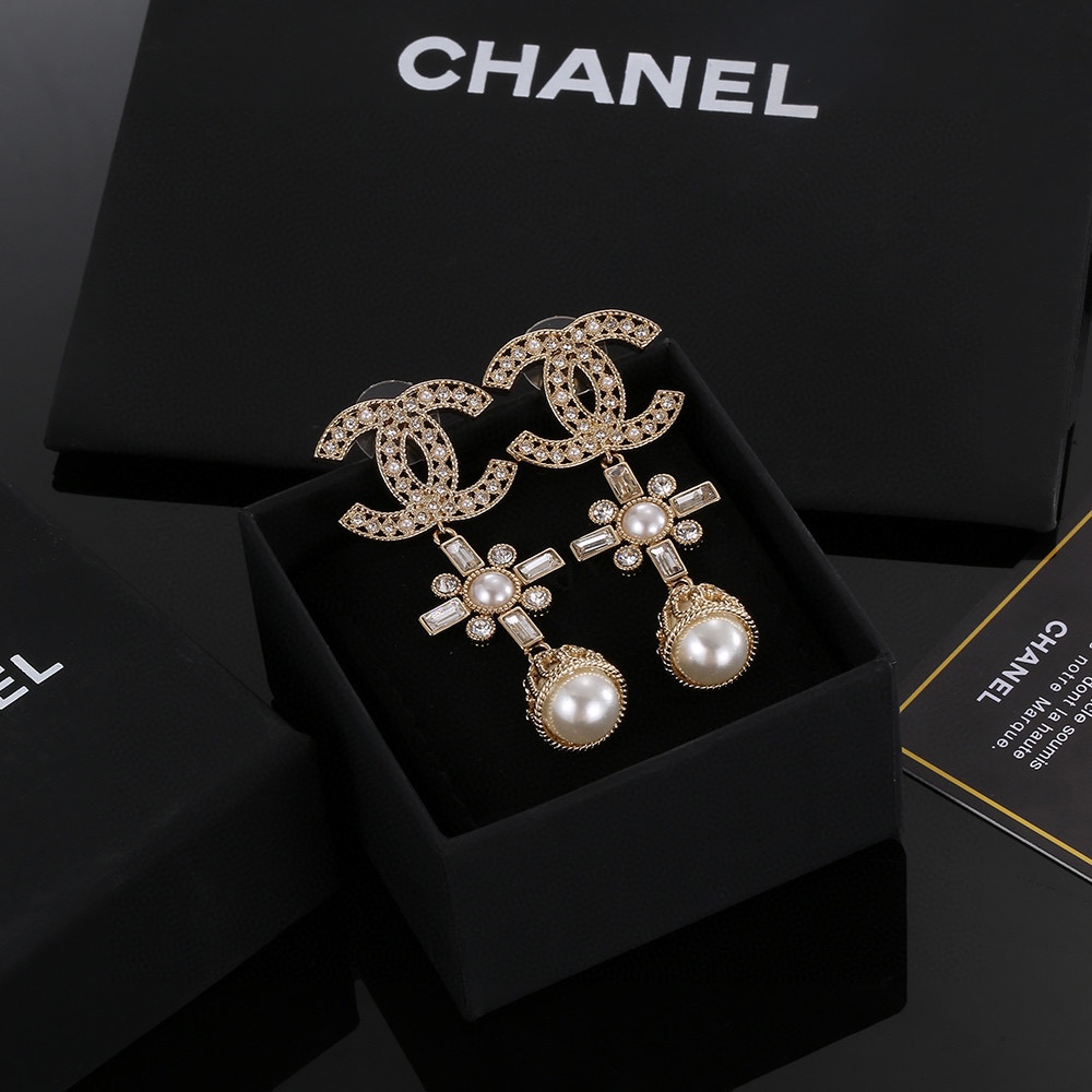 Chanel Jewelry Earring Gold Spring Collection