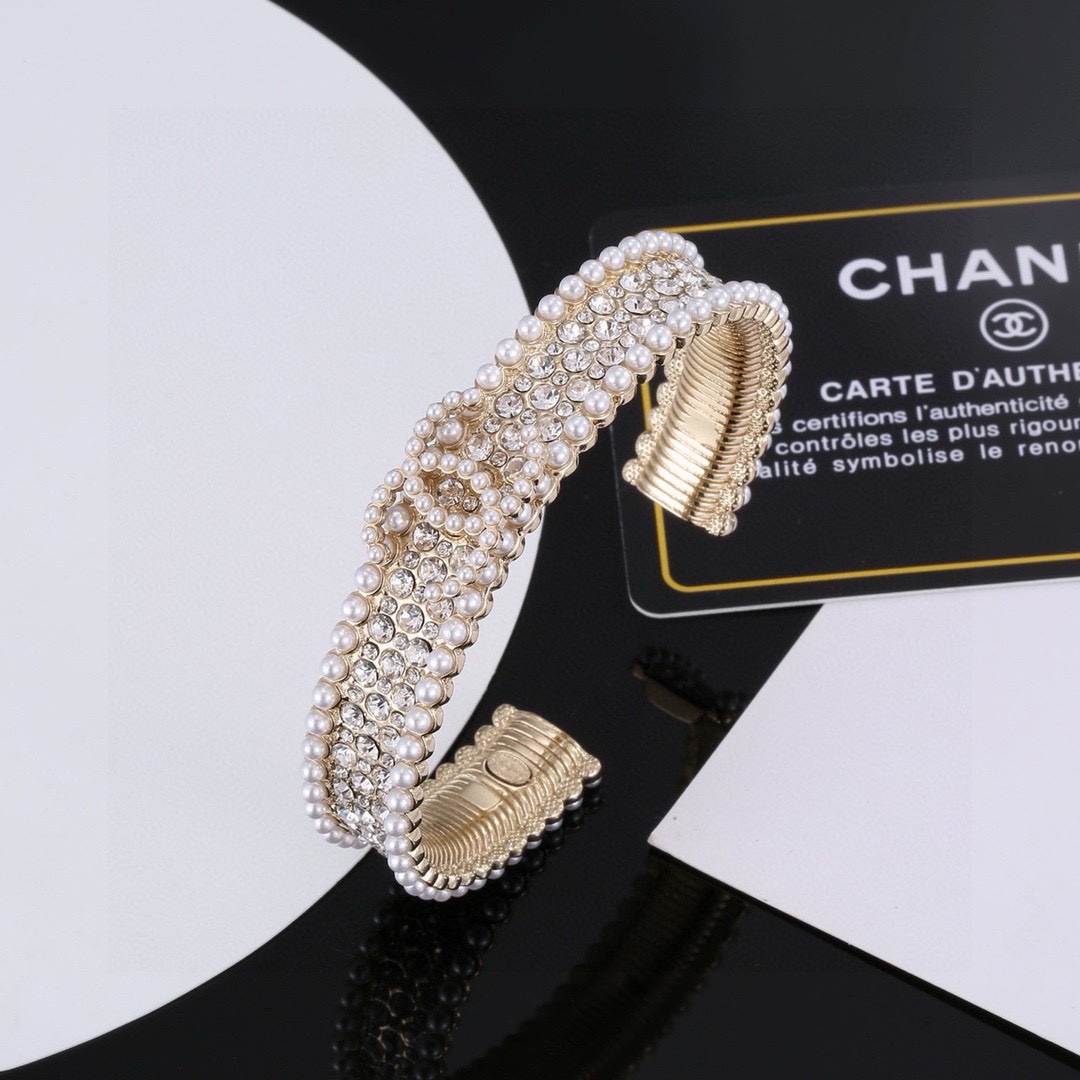Chanel Jewelry Bracelet Set With Diamonds Fashion