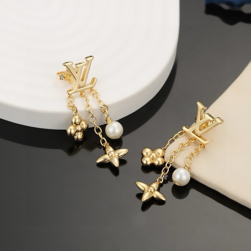 AAA+
 Louis Vuitton Jewelry Earring Best Fake
 Polishing Chains