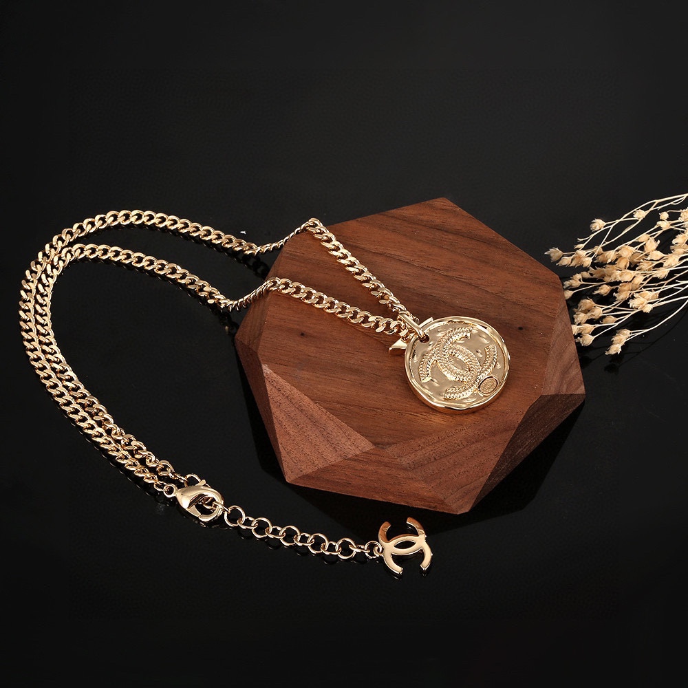 Chanel luxury necklace 5