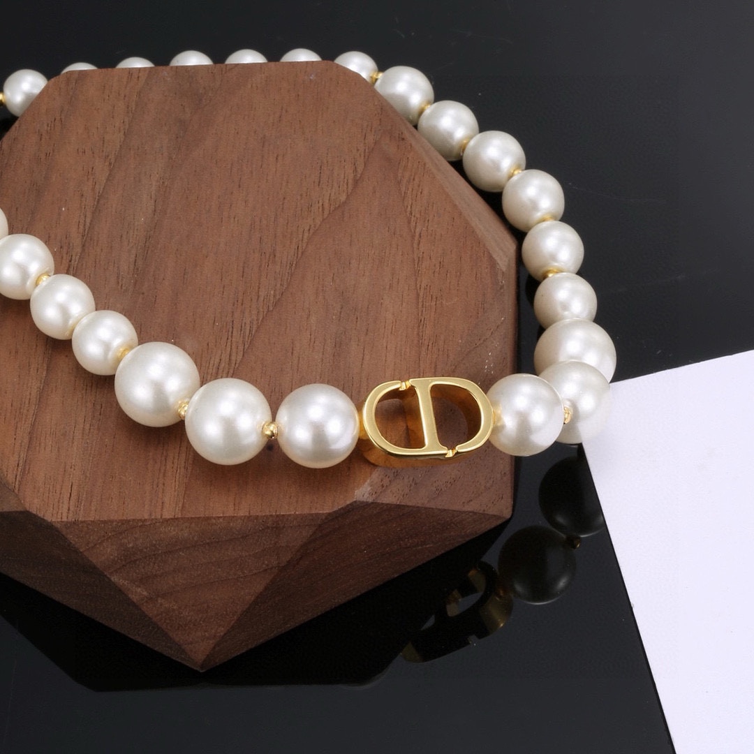 Dior CD Pearl Necklace - Comprehensive 5