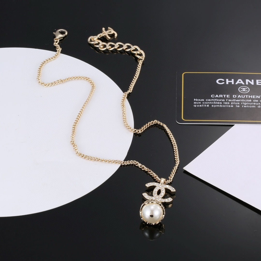 Chanel luxury necklace 4