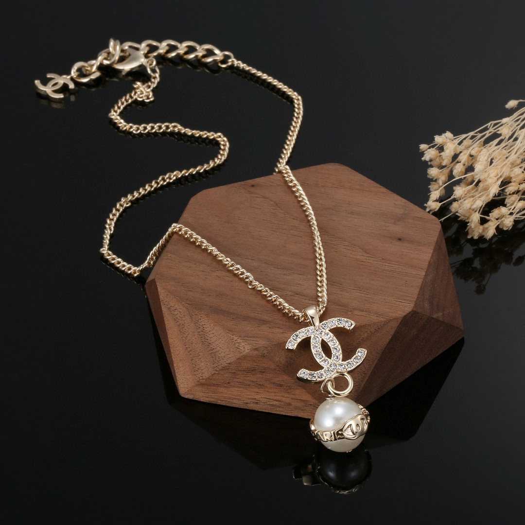 Chanel luxury necklace 3