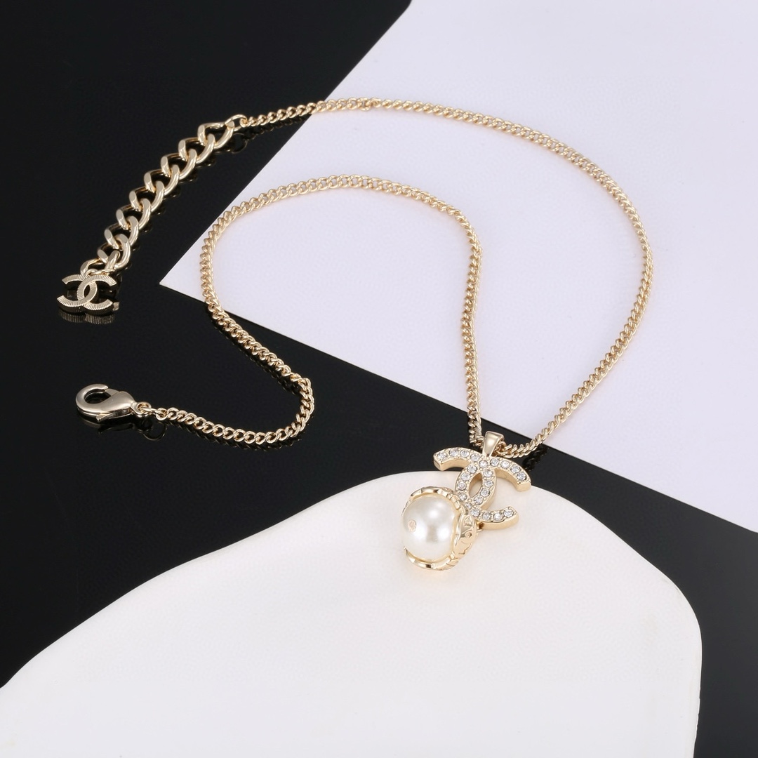 Chanel luxury necklace 6
