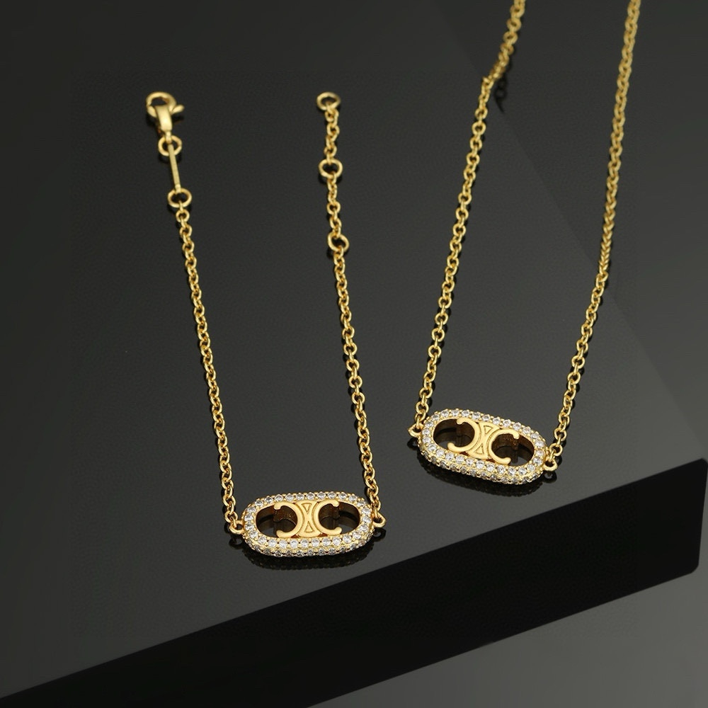 批💰手链50，项链60 Celine 赛琳新款PRECLOUS新品 手链项链 简单时尚款式🌟专柜一致黄铜材质电镀18k金 火爆款出货 设计独特 前卫 美女必备款！