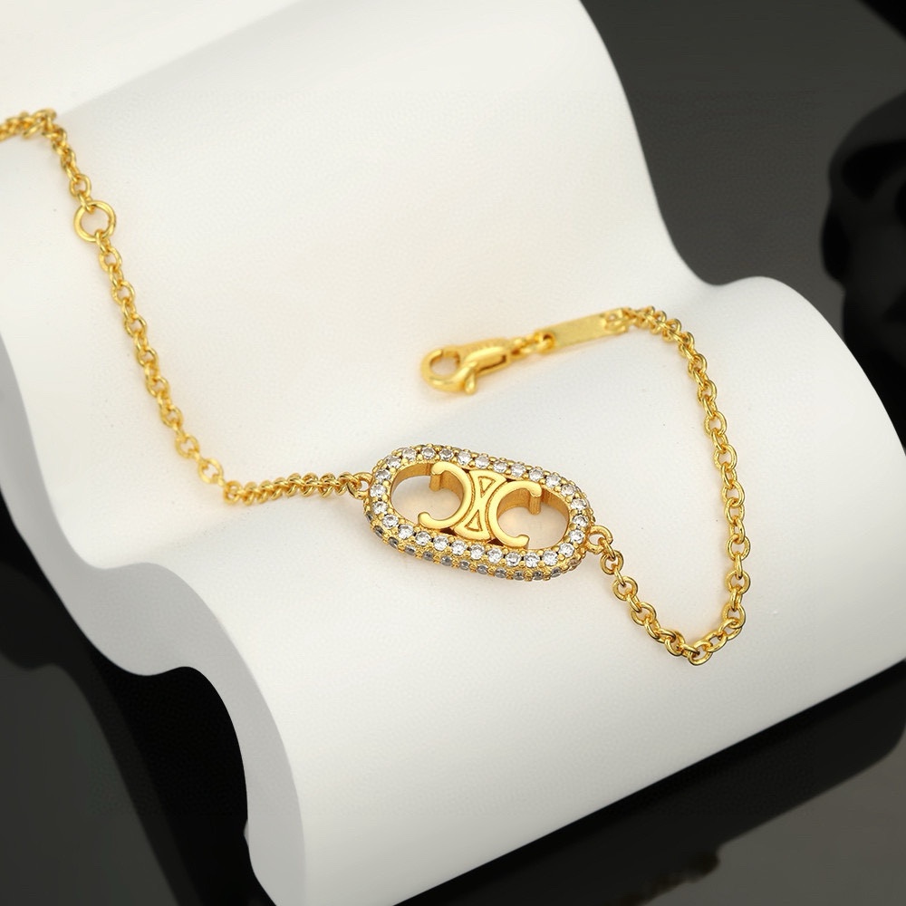 批💰手链50，项链60 Celine 赛琳新款PRECLOUS新品 手链项链 简单时尚款式🌟专柜一致黄铜材质电镀18k金 火爆款出货 设计独特 前卫 美女必备款！