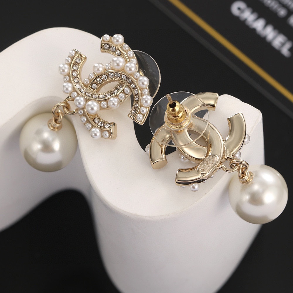 Chanel luxury earrings 4
