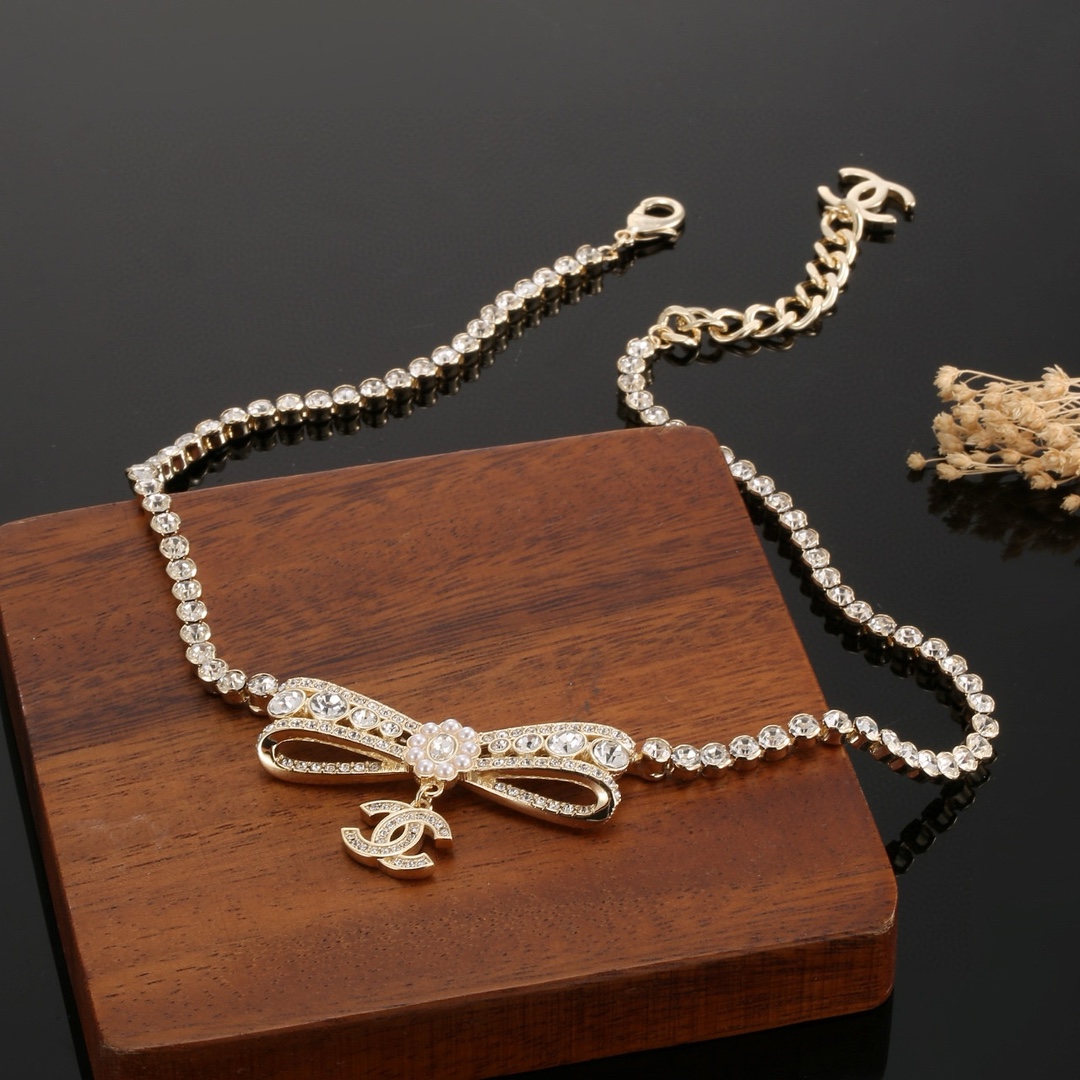 CC Pavé Crystal Bow Necklace - Comprehensive 8