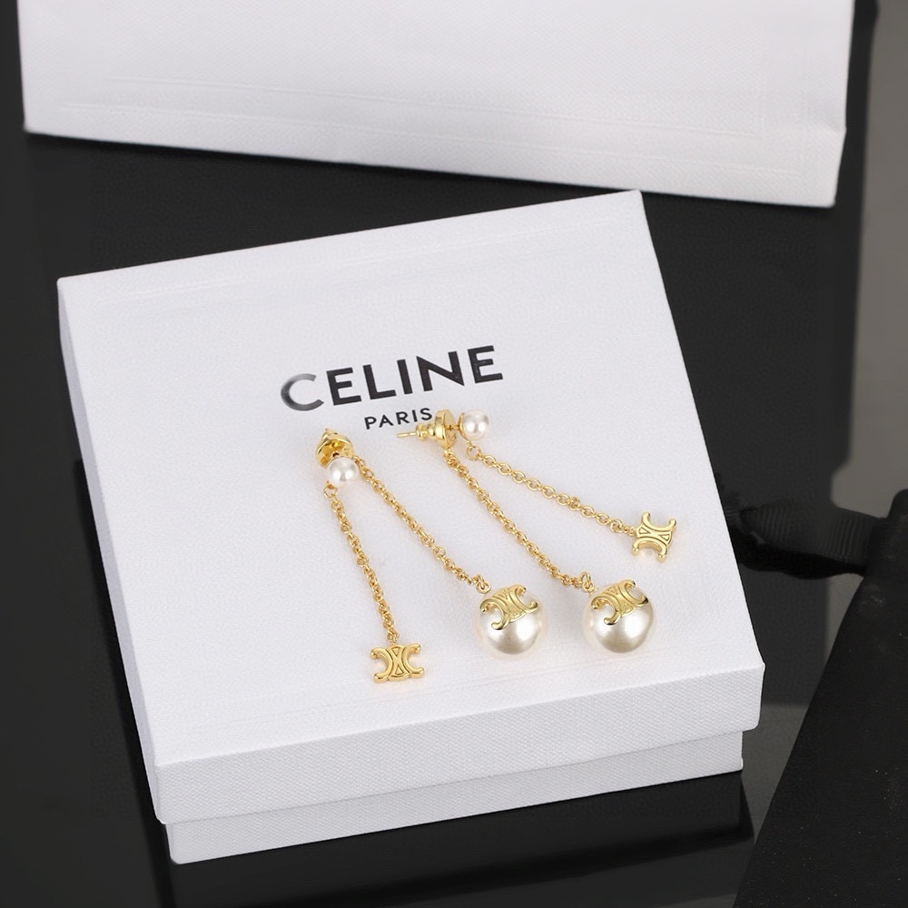 批55 赛琳Celine 新款凯璇门耳钉👄❤️与众不同的设计 个性十足 颠覆你对传统耳环的印象 使其魅力爆灯耳环