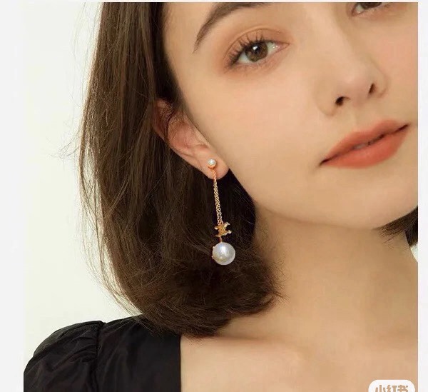 批55 赛琳Celine 新款凯璇门耳钉👄❤️与众不同的设计 个性十足 颠覆你对传统耳环的印象 使其魅力爆灯耳环