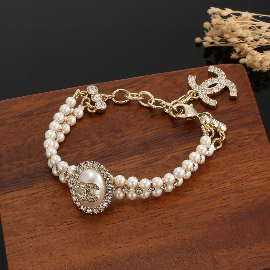 CHANEL Double-Strand Oval Pearl and Crystal Bracelet - Comprehensive 8