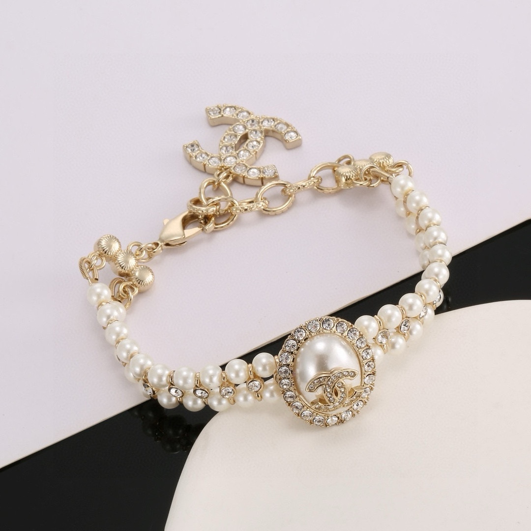 CHANEL Double-Strand Oval Pearl and Crystal Bracelet - Comprehensive 7
