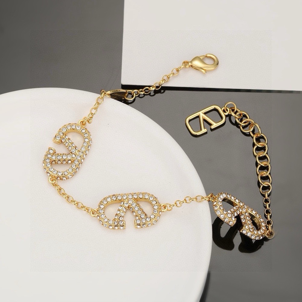 p300 Valentino, Valentino, hand-chained, heavy, new-flamming network. The bracelet - 图片 1