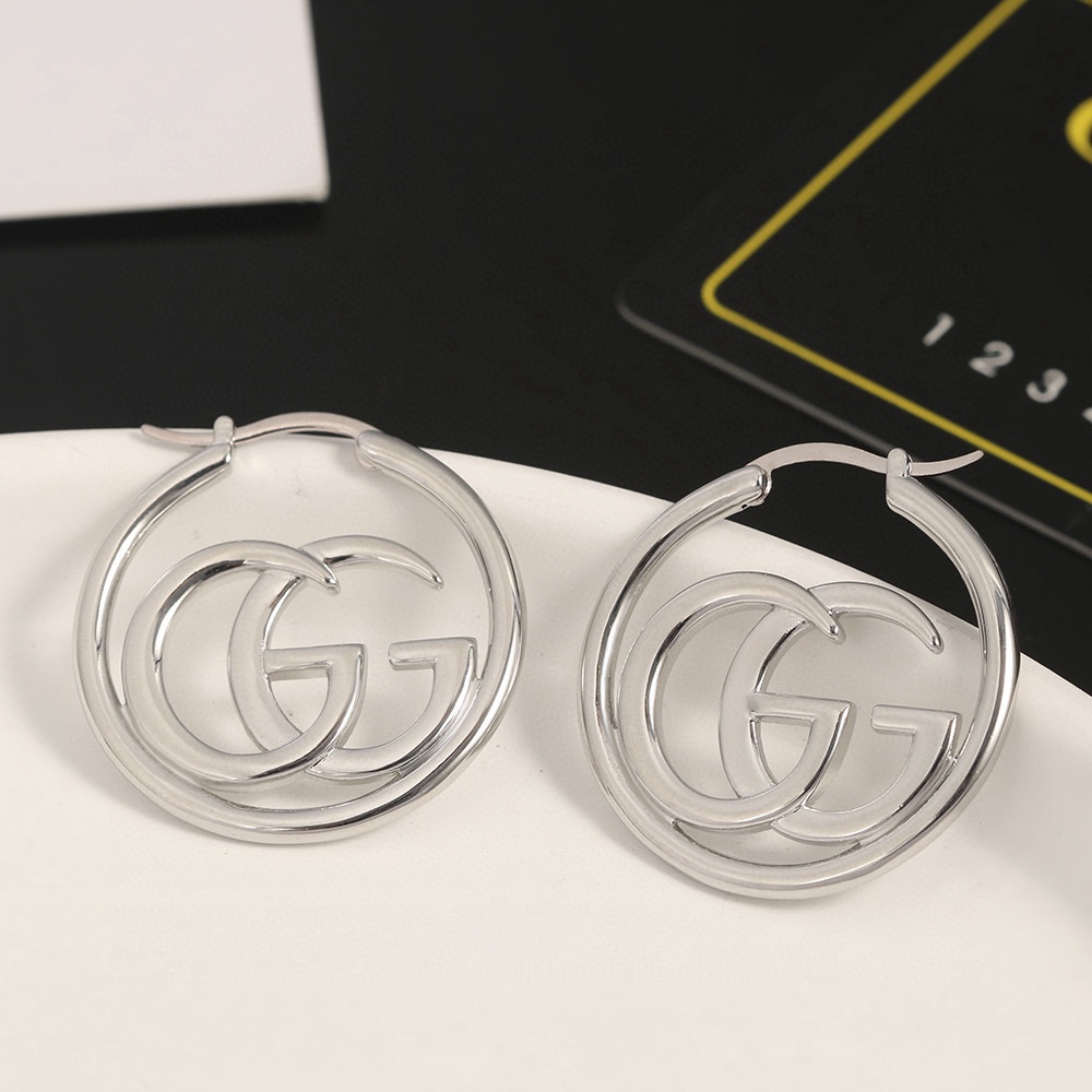 Gucci 古驰 耳环 打造 美到哭,因为是限量版,你根本无法在店内看到,一到真的bling 这一组简直不要太震撼不要太完美,赞呆了耳钉 2