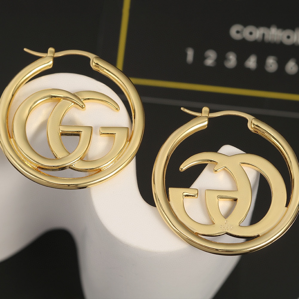 Gucci 古驰 耳环 打造 美到哭,因为是限量版,你根本无法在店内看到,一到真的bling 这一组简直不要太震撼不要太完美,赞呆了耳钉 4