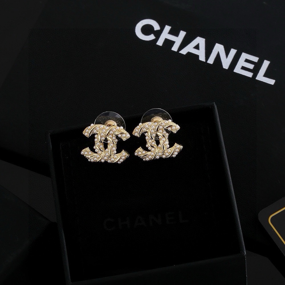 chanel 小香 经典 CC 精致 麻花耳钉 耳环 定制 纯银针 品质 工艺 缀以品 牌字母元素的设计质感极好 大方得体 炒鸡百搭 耳钉 2