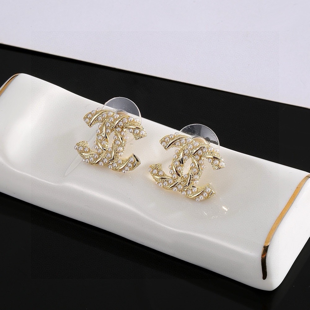 chanel 小香 经典 CC 精致 麻花耳钉 耳环 定制 纯银针 品质 工艺 缀以品 牌字母元素的设计质感极好 大方得体 炒鸡百搭 耳钉 5