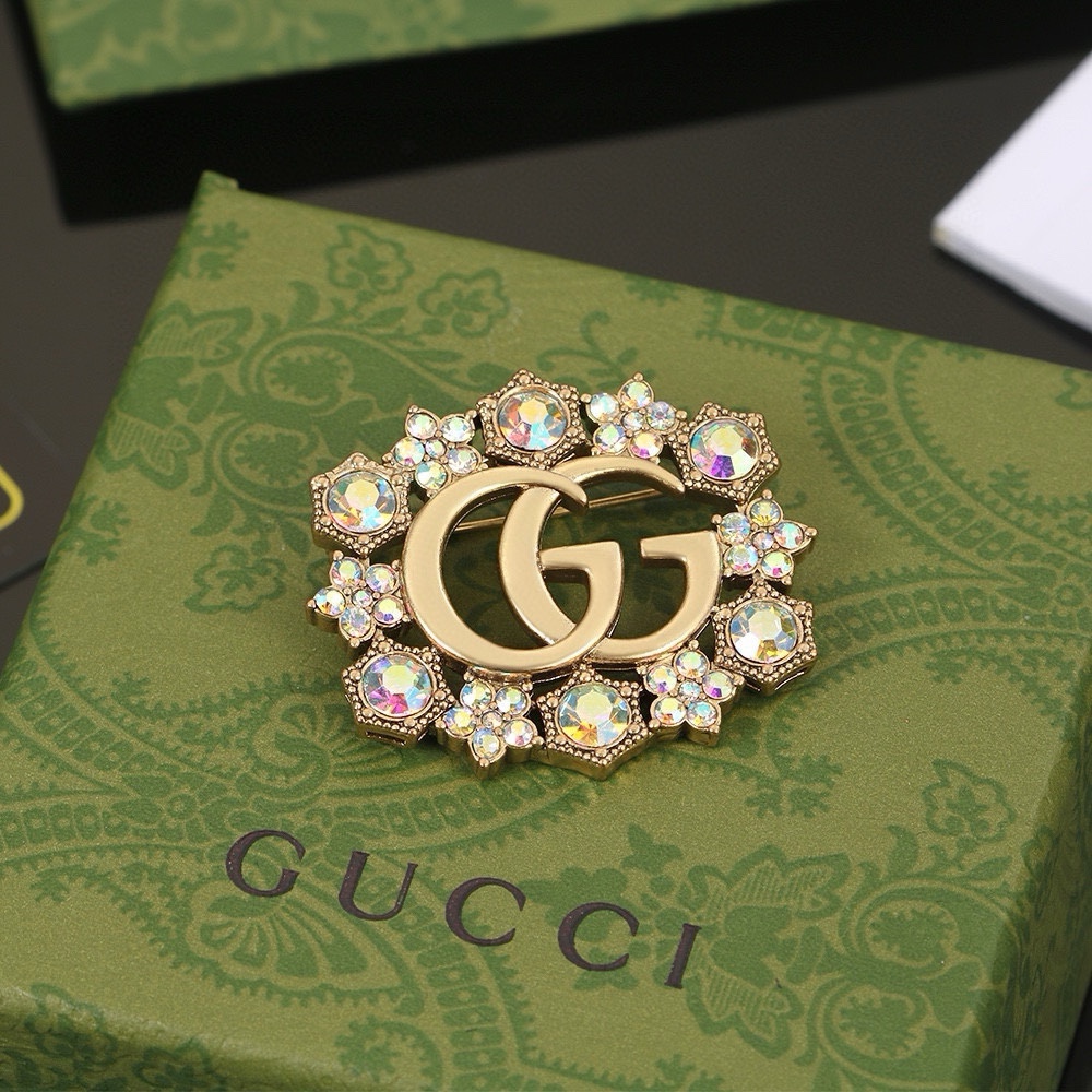 Gucci Double G Brooch: Elegant Design with Brand Signatures - 图片 3