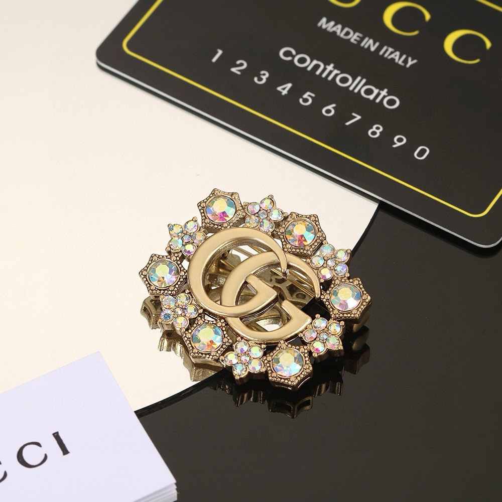 Gucci Double G Brooch: Elegant Design with Brand Signatures - 图片 4
