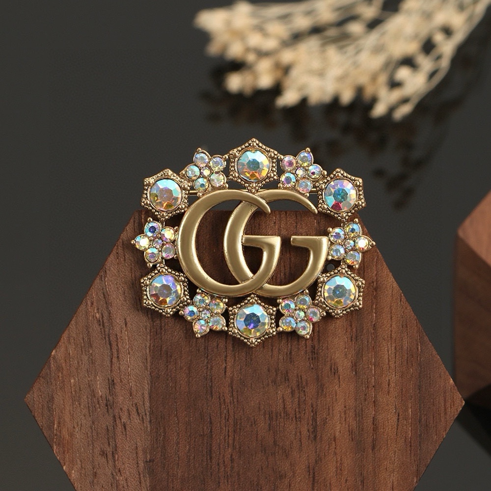 Gucci Double G Brooch: Elegant Design with Brand Signatures - 图片 7