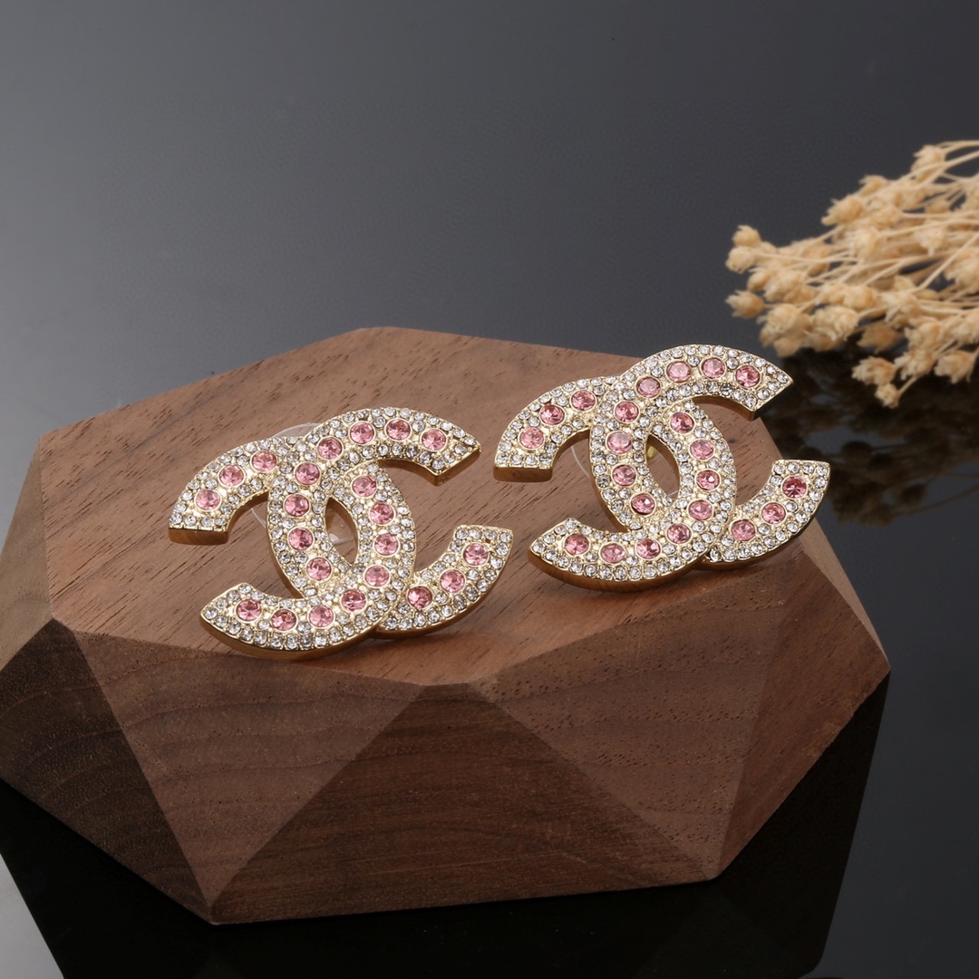 Chanel 🇫🇷香奈儿经典双C耳钉 这款随意搭配都是非常好看百搭时尚单品 🎁日常款 很修饰脸型 很上档次的 很优雅气质 耳环 6